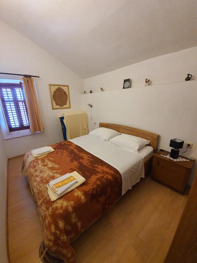 Apartment And Rooms Lucica คอมีชา ภายนอก รูปภาพ