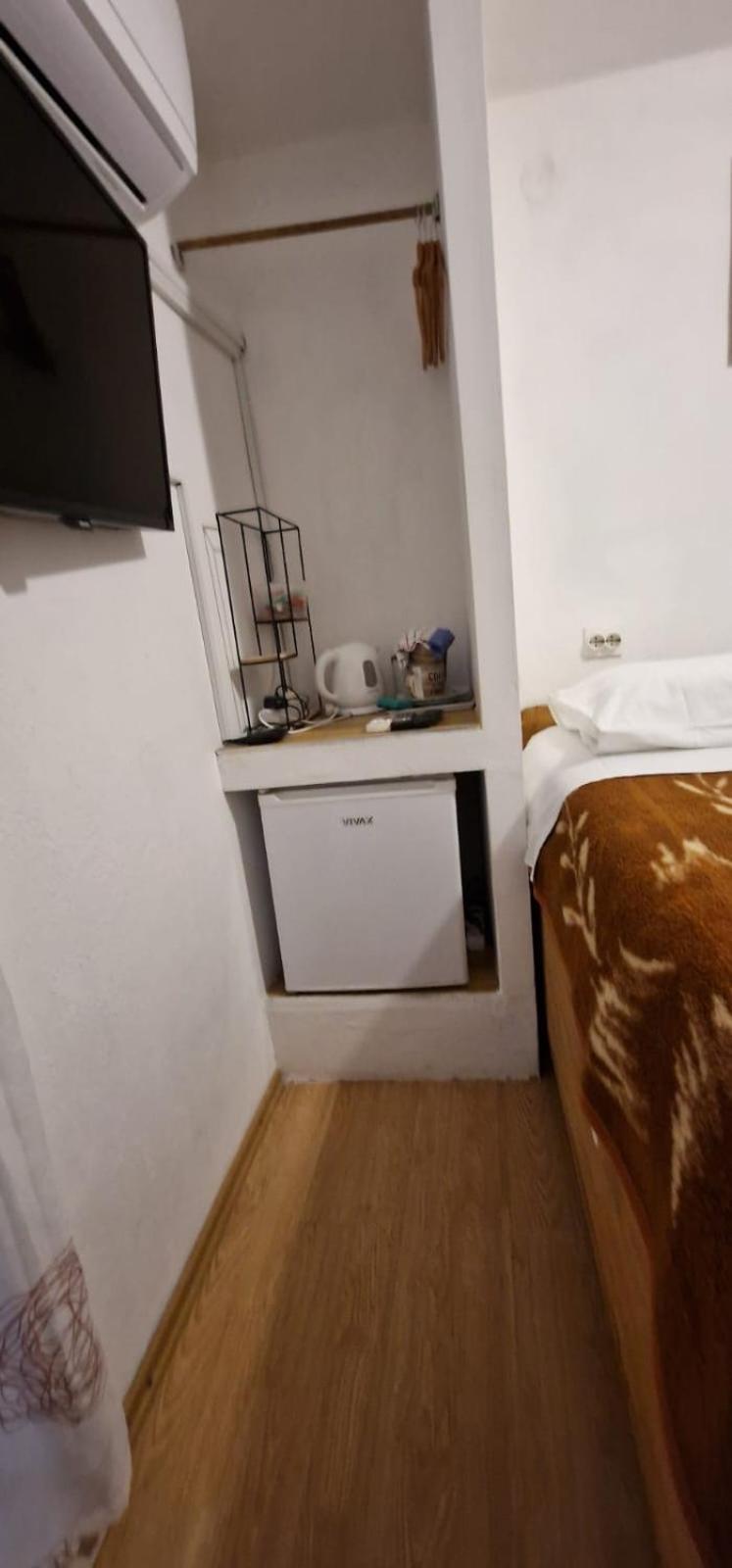 Apartment And Rooms Lucica คอมีชา ภายนอก รูปภาพ