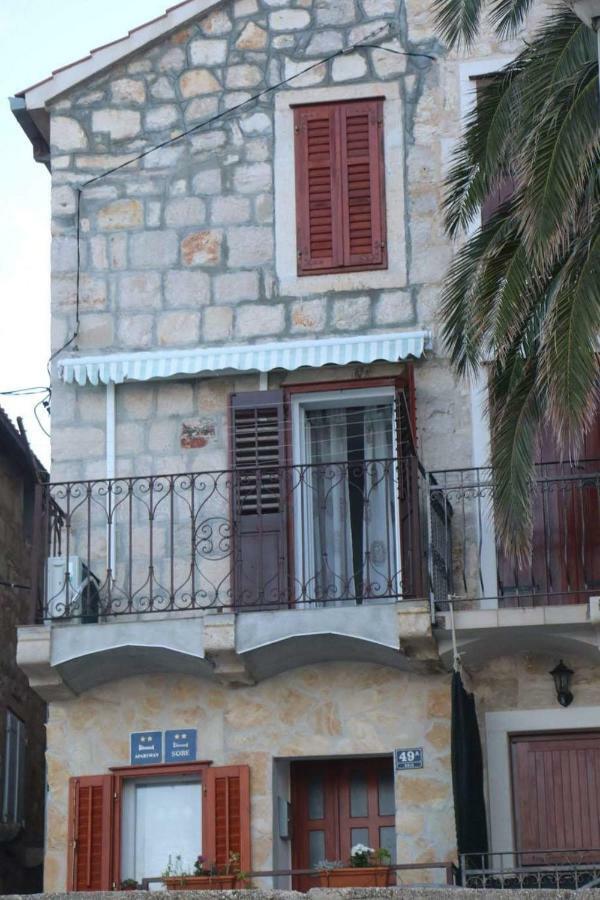 Apartment And Rooms Lucica คอมีชา ภายนอก รูปภาพ